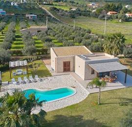 2 bedroom villa with pool and jacuzzi in Scopello, sleeps 6